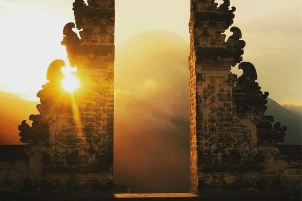 Lempuyang Temple Sunrise Tour - Bali Holiday Secrets